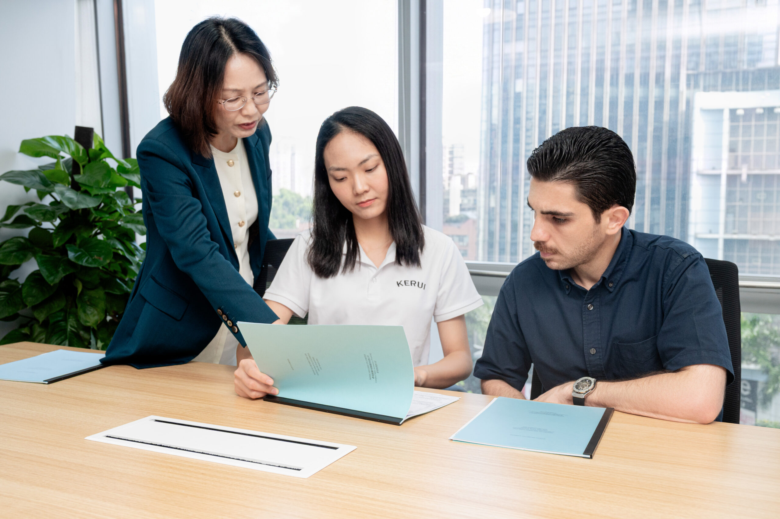 Overseas traders reviewing Hong Kong and Mainland China trading setup structure with a consultant