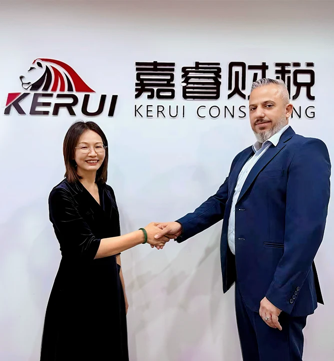 Kerui consultant shaking hands with a client in front of the Kerui Consulting logo